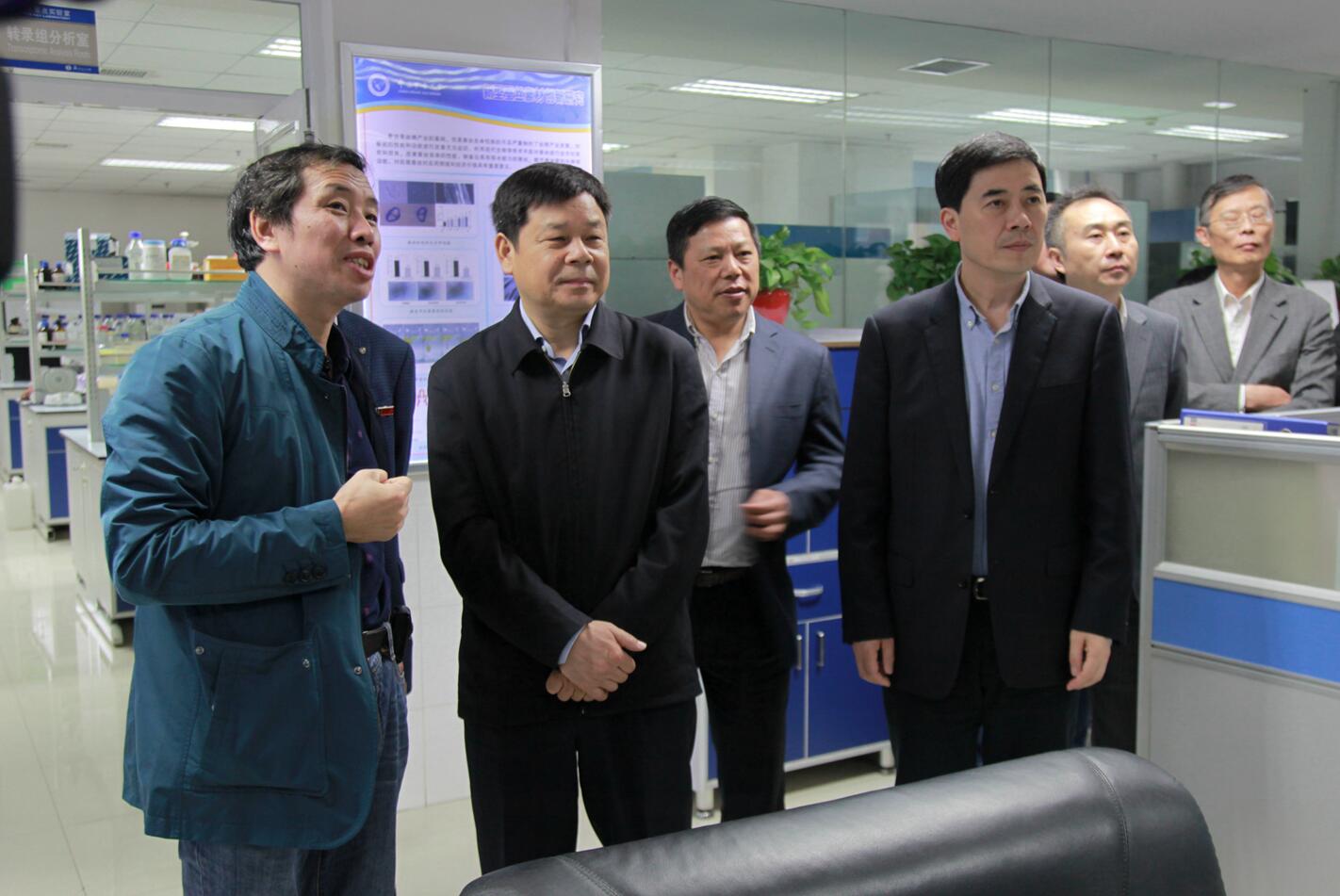 2018年4月25日教育部副部长杜占元来家蚕国重人人体育app
调研指导工作.jpg