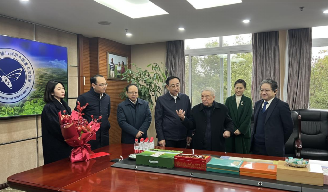 重庆市张安疆副市长慰问向仲怀院士并关心人人体育app
发展